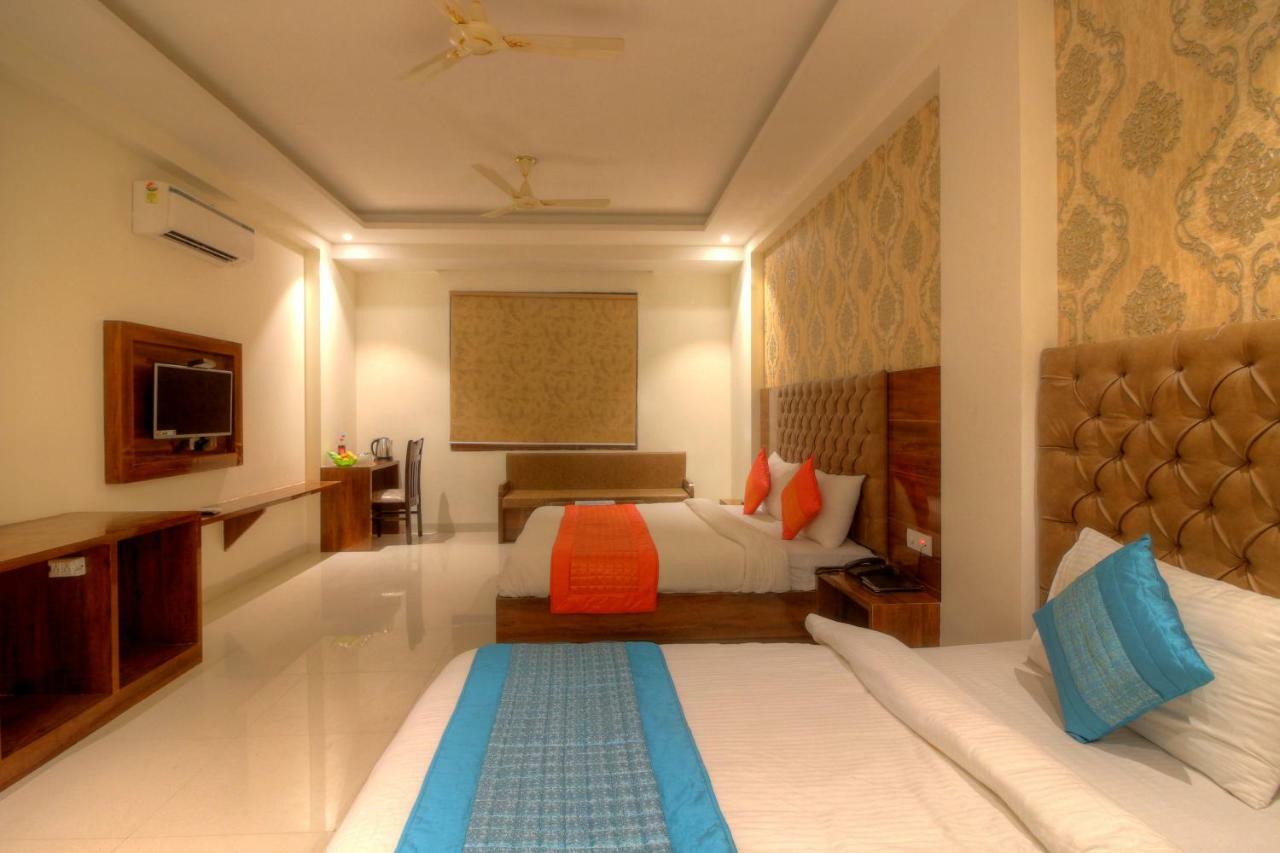 Hotel The Vegas Delhi Airport- A Boutique Hotel New Delhi Exterior photo